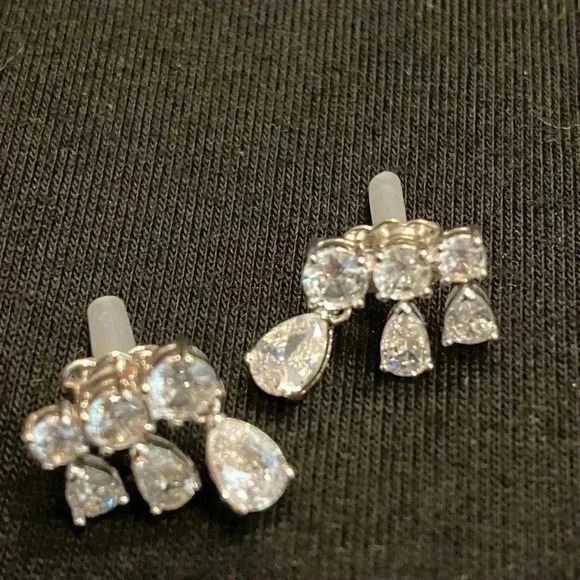 Crystal Drop Stud Earrings. Gorgeous! NWOT - Picture 3 of 5